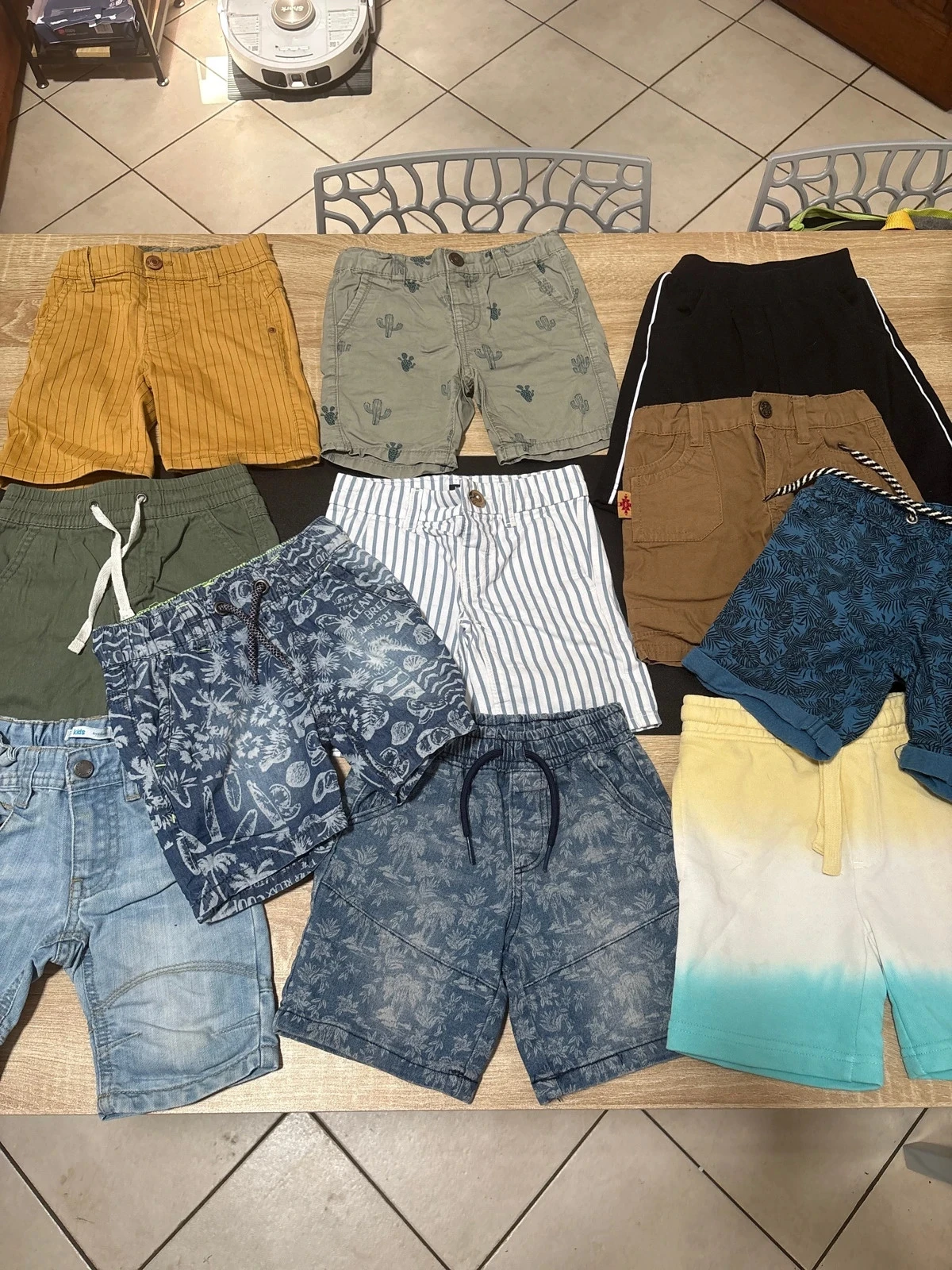 Lots de 11 shorts garçon taille 3 ans